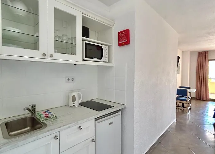 Bright With Pool & Garden View Ref C014 * ロスクリスティアーノス