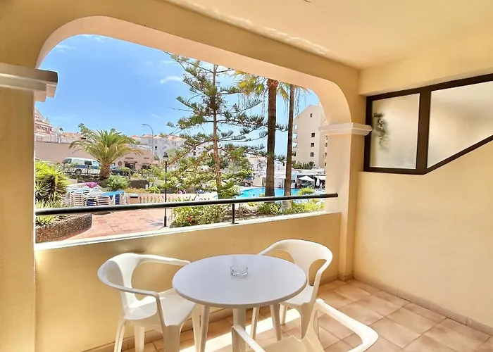 아파트 Bright With Pool & Garden View Ref C014 *