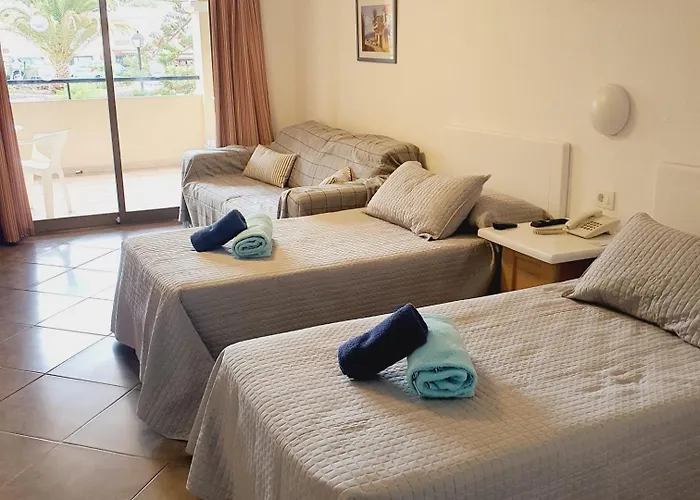 Bright With Pool & Garden View Ref C014 *